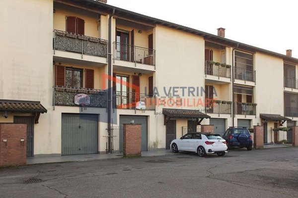 casa indipendente in vendita a Vernate