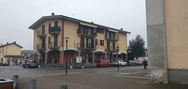negozio in vendita a Vernate