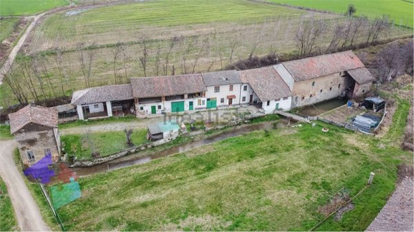 appartamento in vendita a Vernate in zona Moncucco