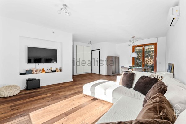 casa indipendente in vendita a Vernate