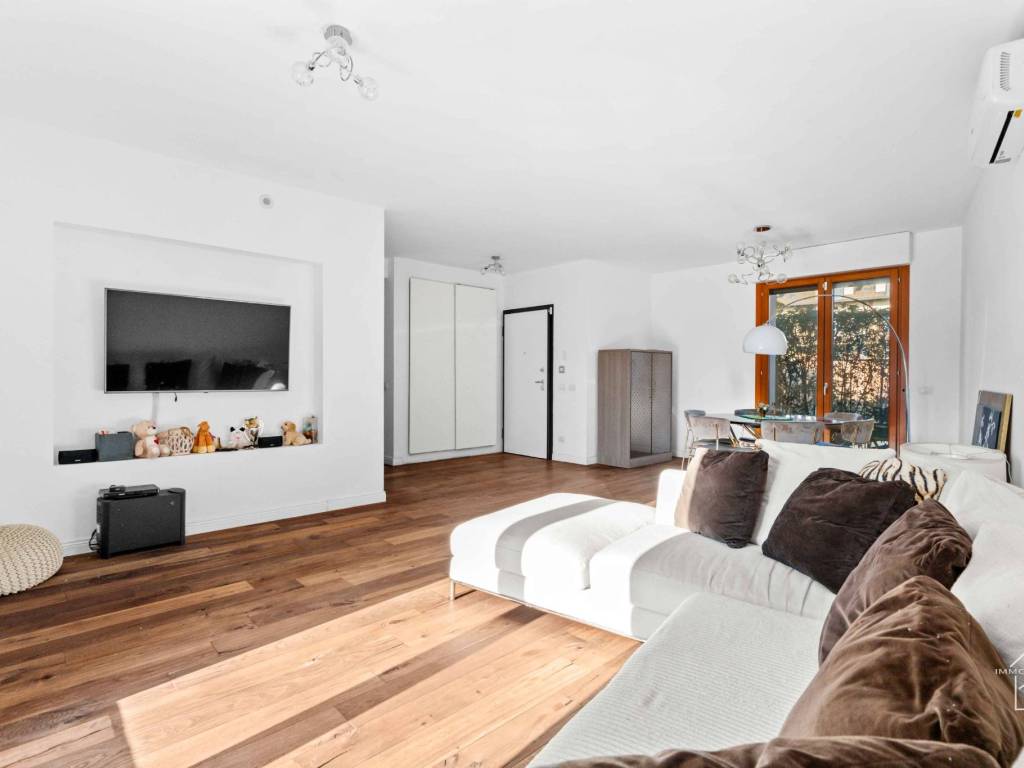 casa indipendente in vendita a Vernate in zona Moncucco