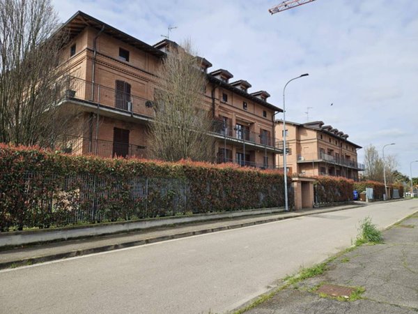 appartamento in vendita a Vernate in zona Moncucco