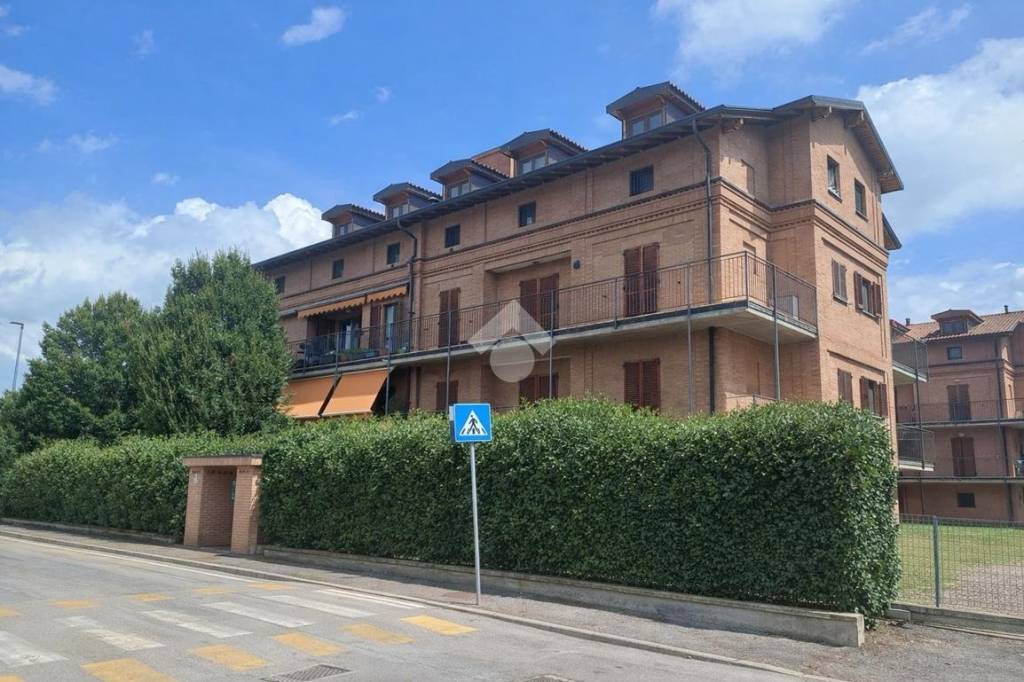 appartamento in vendita a Vernate in zona Moncucco