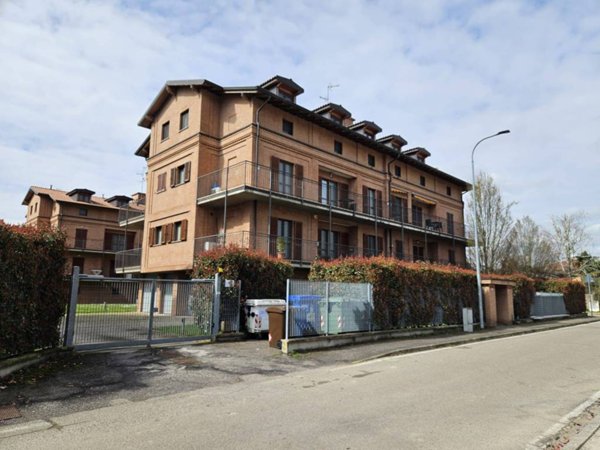 appartamento in vendita a Vernate in zona Moncucco