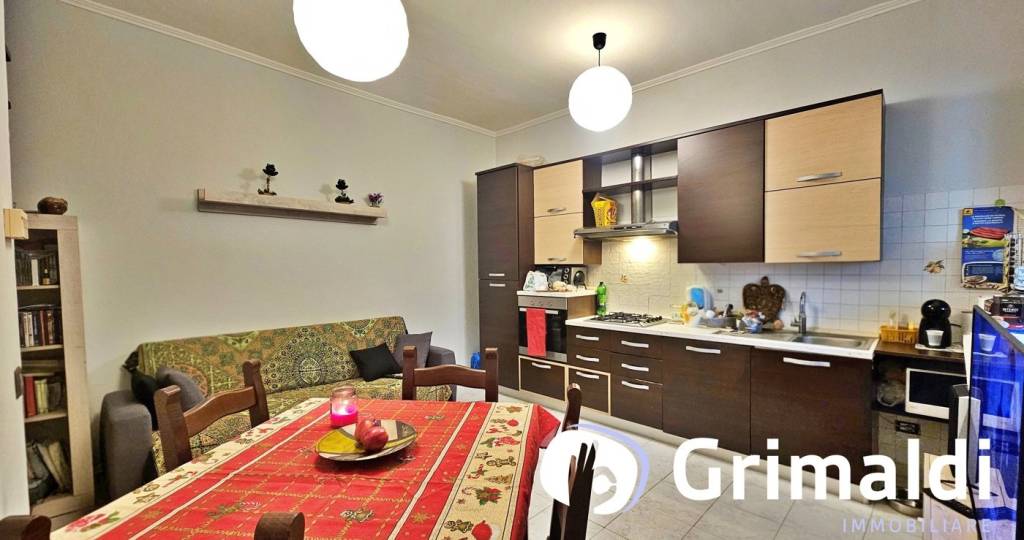 casa indipendente in vendita a Vernate in zona Moncucco