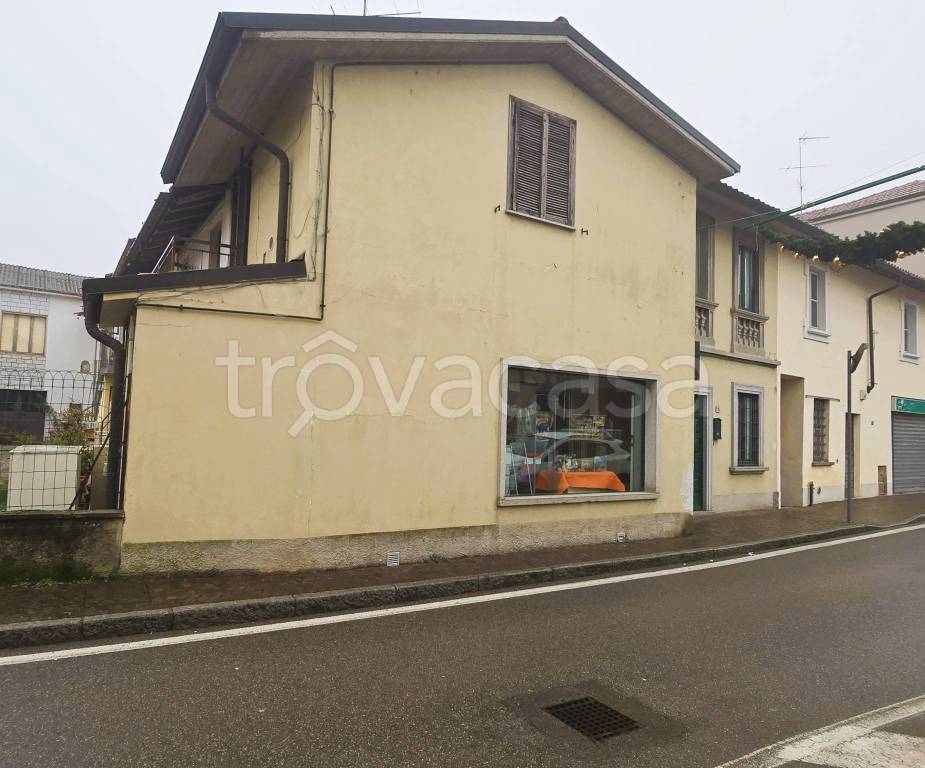 casa indipendente in vendita a Vernate in zona Moncucco