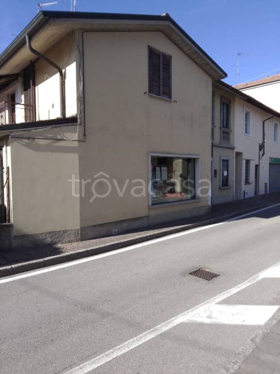 casa indipendente in vendita a Vernate in zona Moncucco