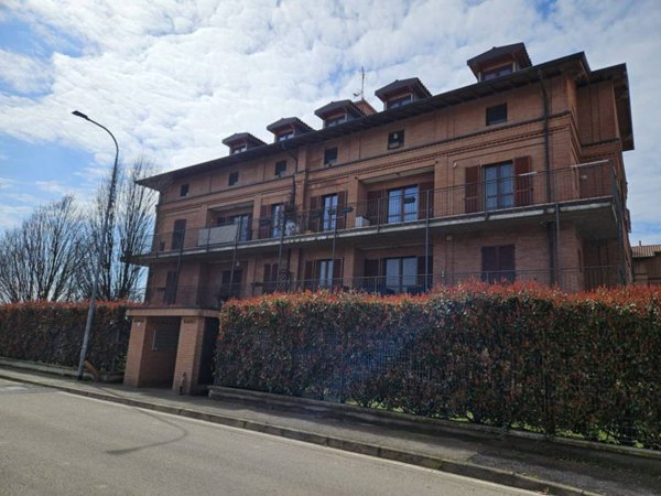 appartamento in vendita a Vernate in zona Moncucco