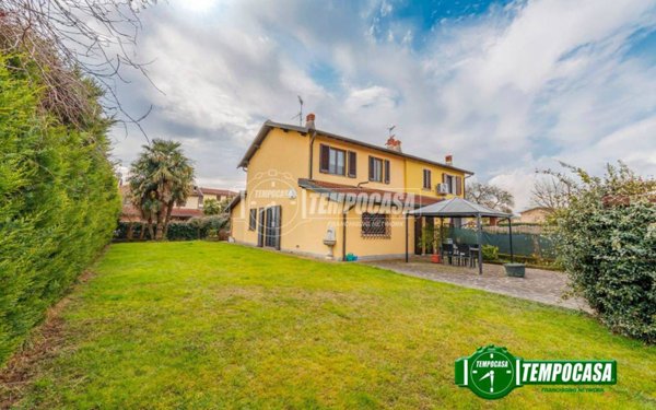 casa indipendente in vendita a Vernate in zona Pasturago