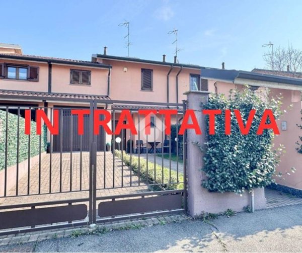 casa indipendente in vendita a Vernate in zona Moncucco