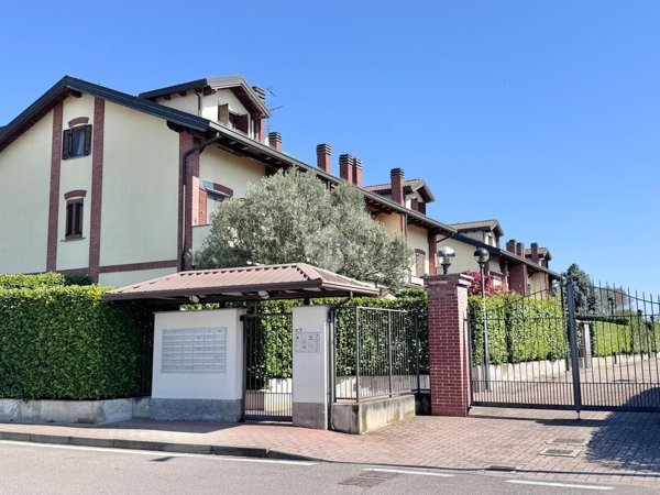 appartamento in vendita a Vernate in zona Coazzano
