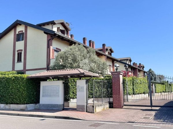 appartamento in vendita a Vernate in zona Coazzano