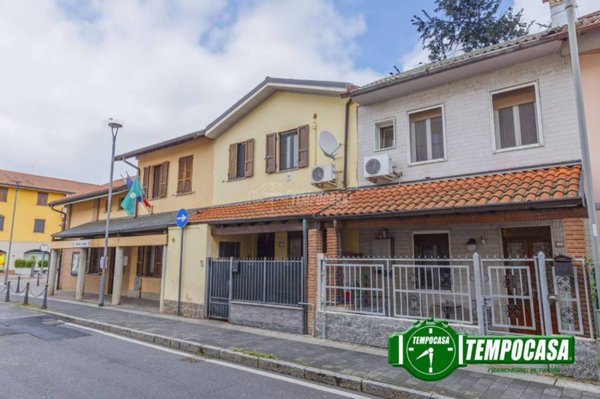 appartamento in vendita a Vernate in zona Moncucco