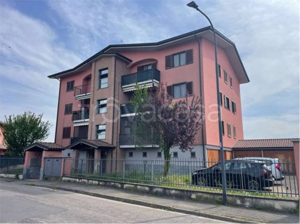appartamento in vendita a Vernate in zona Moncucco