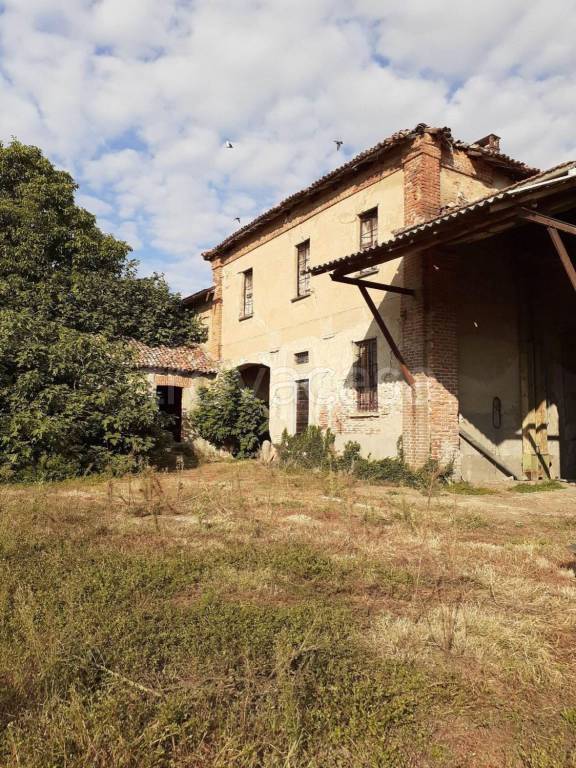 appartamento in vendita a Vernate in zona Moncucco
