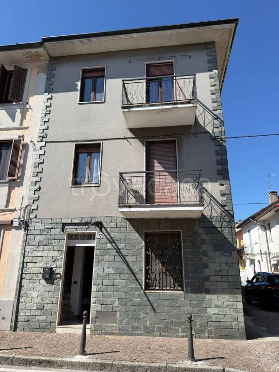 casa indipendente in vendita a Vernate in zona Moncucco