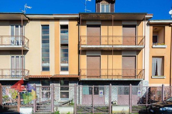 casa indipendente in vendita a Vernate in zona Moncucco