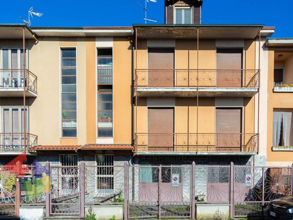 casa indipendente in vendita a Vernate in zona Moncucco