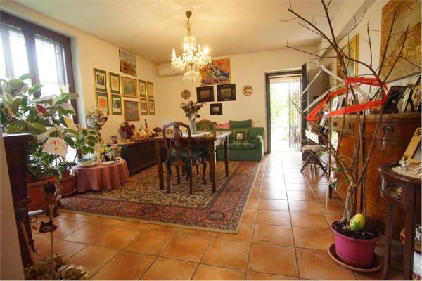 casa indipendente in vendita a Vernate in zona Pasturago