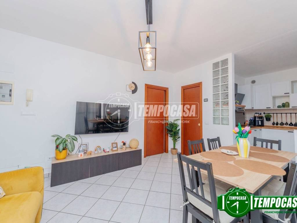 appartamento in vendita a Vernate