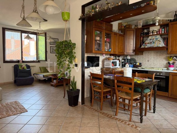 appartamento in vendita a Vernate in zona Pasturago