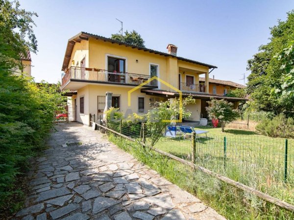 appartamento in vendita a Vernate in zona Pasturago