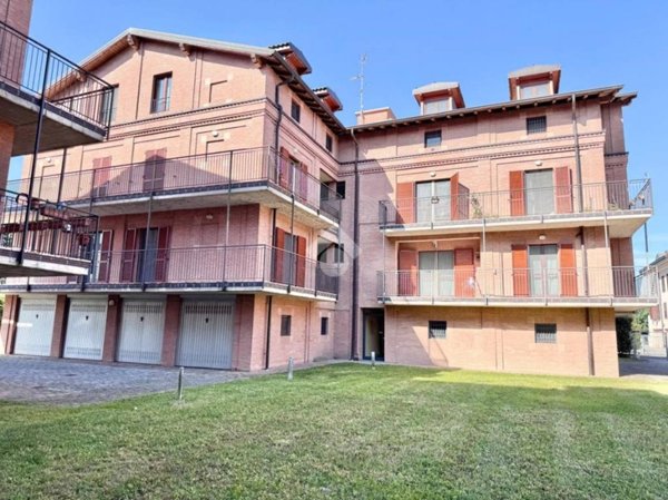 appartamento in vendita a Vernate in zona Moncucco