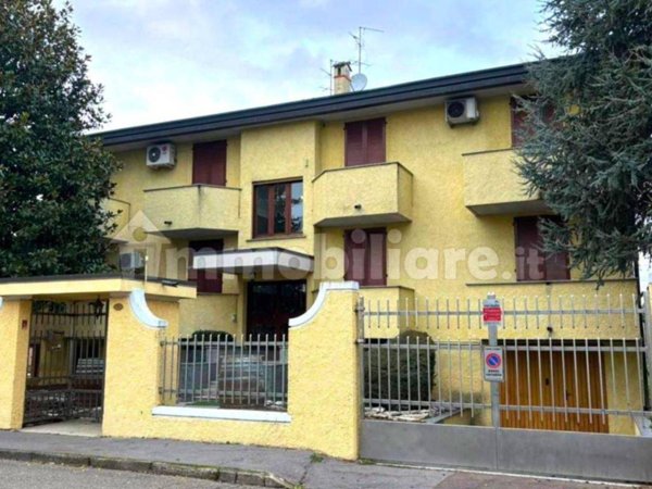 appartamento in vendita a Vernate in zona Pasturago