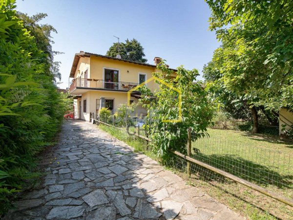 casa indipendente in vendita a Vernate in zona Pasturago