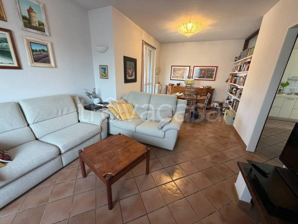 casa indipendente in vendita a Vernate in zona Pasturago