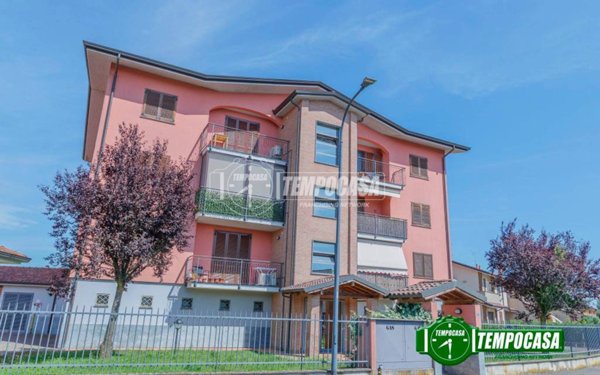 appartamento in vendita a Vernate in zona Moncucco