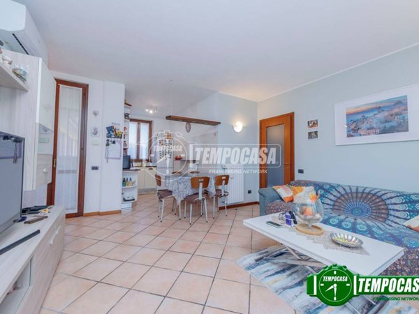 appartamento in vendita a Vernate in zona Pasturago