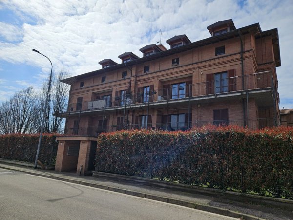 appartamento in vendita a Vernate in zona Moncucco