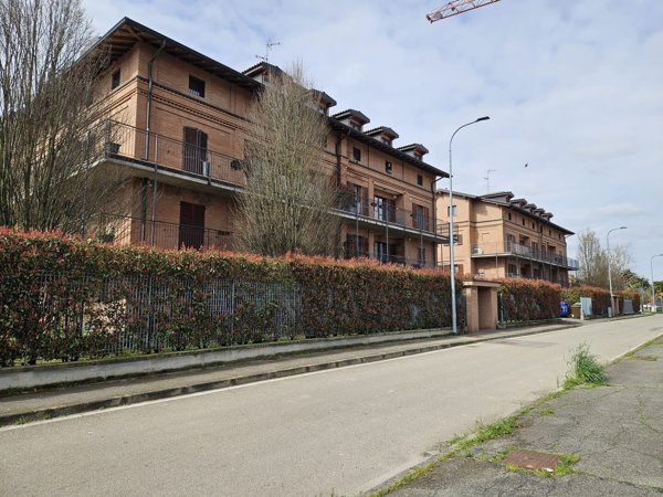 appartamento in vendita a Vernate in zona Moncucco