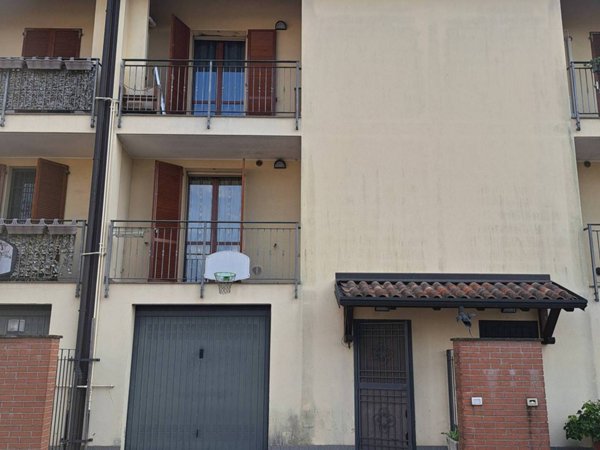 casa indipendente in vendita a Vernate