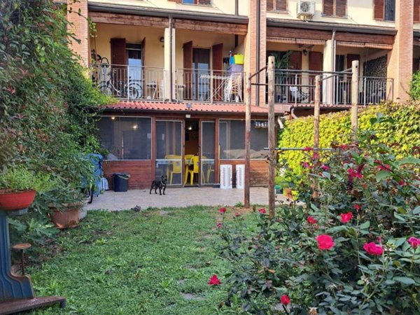casa indipendente in vendita a Vernate