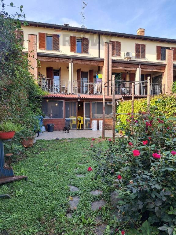 casa indipendente in vendita a Vernate