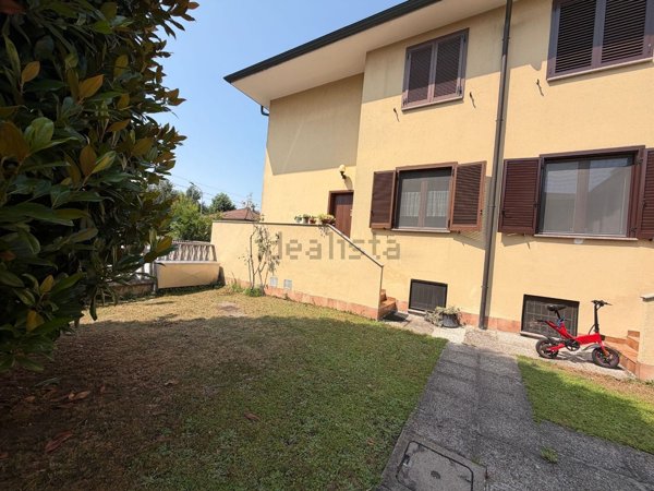 casa indipendente in vendita a Vernate in zona Pasturago