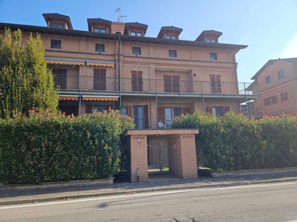 appartamento in vendita a Vernate in zona Moncucco