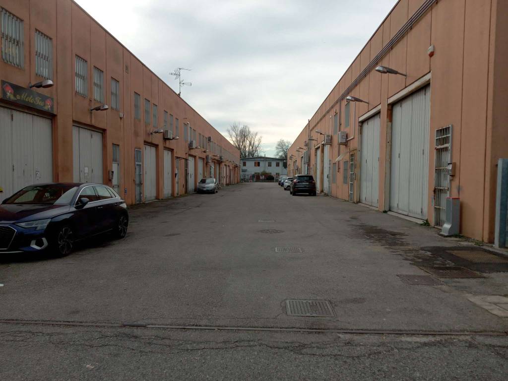 locale commerciale in vendita a Vignate