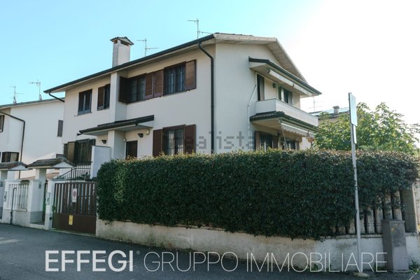 casa indipendente in vendita a Vignate