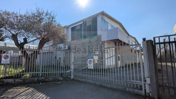 capannone in vendita a Vignate