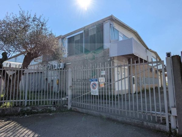 locale commerciale in vendita a Vignate