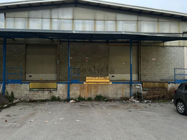 capannone in vendita a Vignate