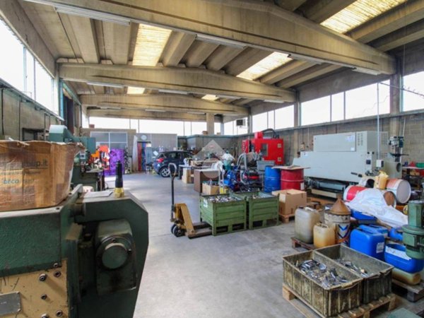 locale commerciale in vendita a Vignate