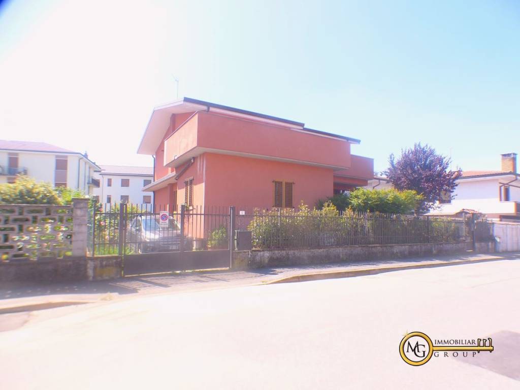 casa indipendente in vendita a Vignate
