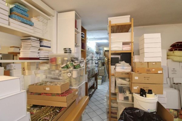 negozio in vendita a Vignate