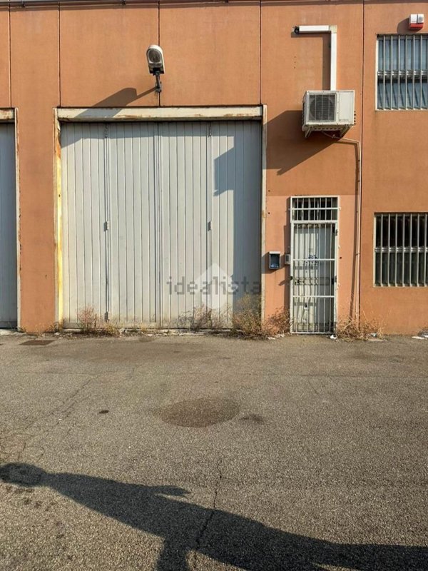 capannone in vendita a Vignate