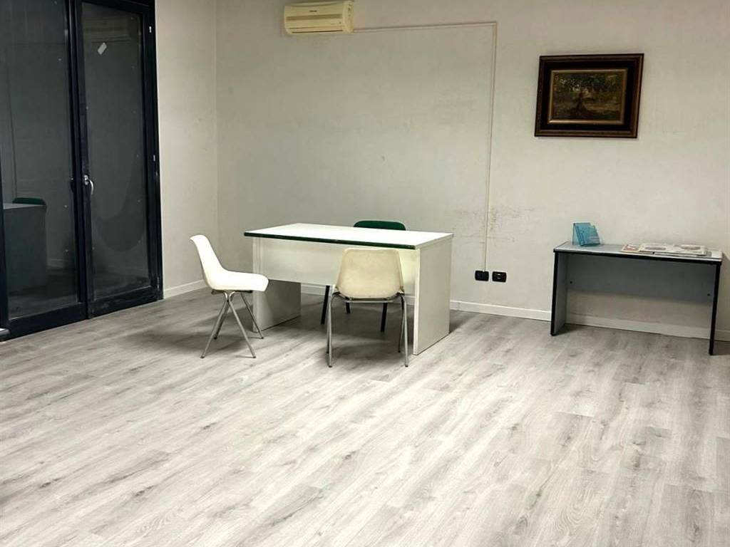 negozio in vendita a Vignate