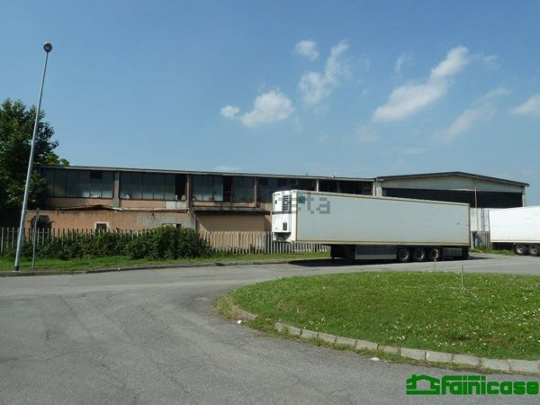 capannone in vendita a Vignate